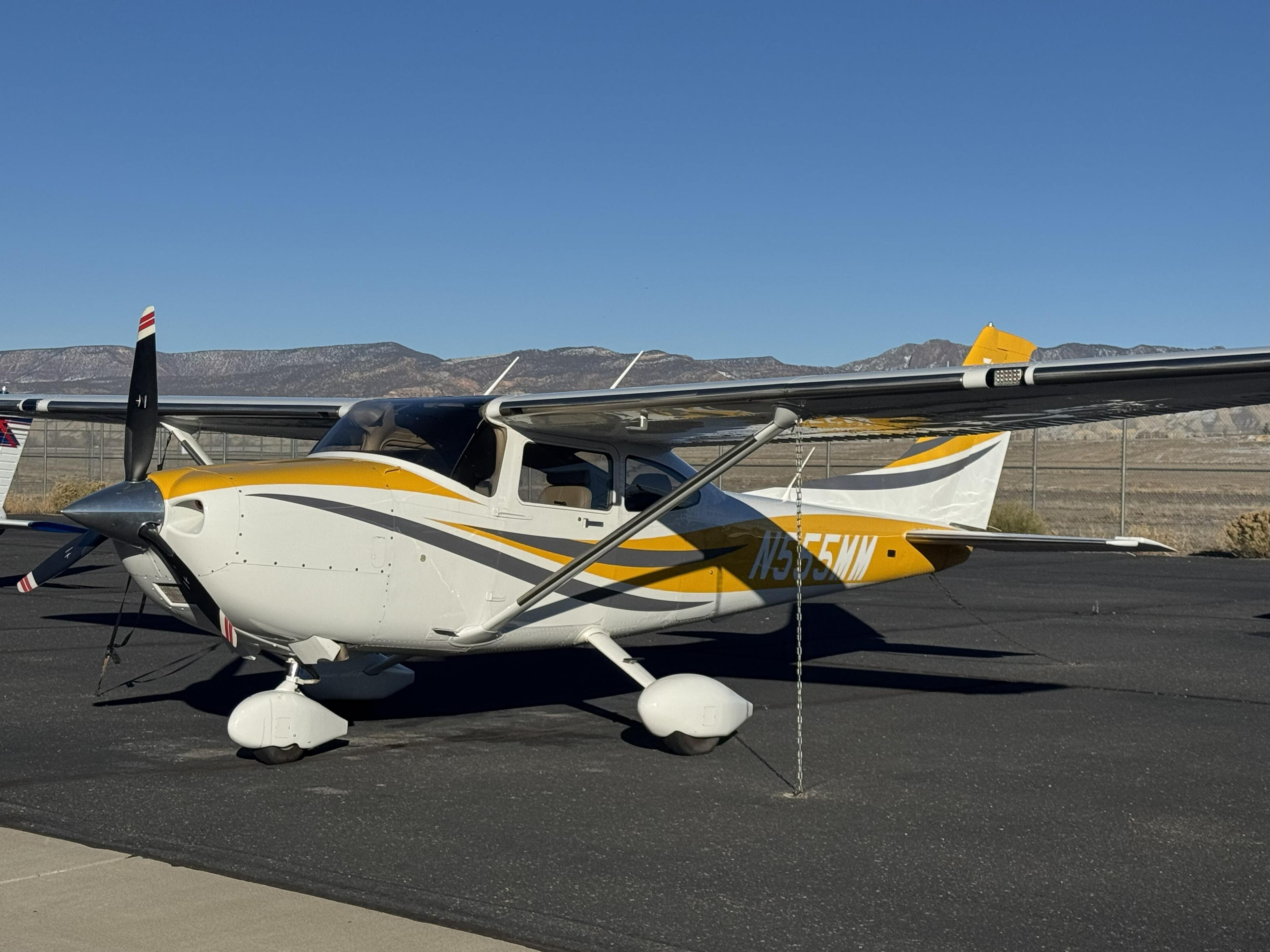 Cessna - 182T Skylane, - main photo