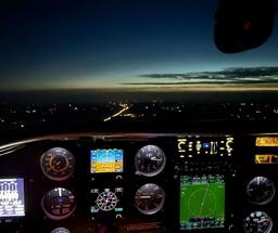 Cessna - Cessna 210L Centurion - photo 2