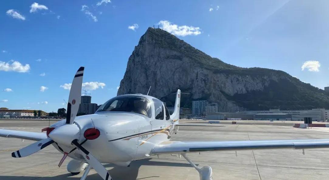 Cirrus - SR22 G2 - main photo