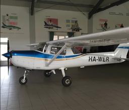 Cessna - 152 - photo 1