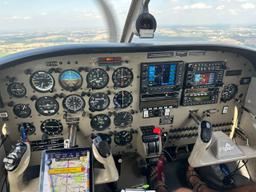 Piper - Piper PA-28-181 Archer III - photo 3