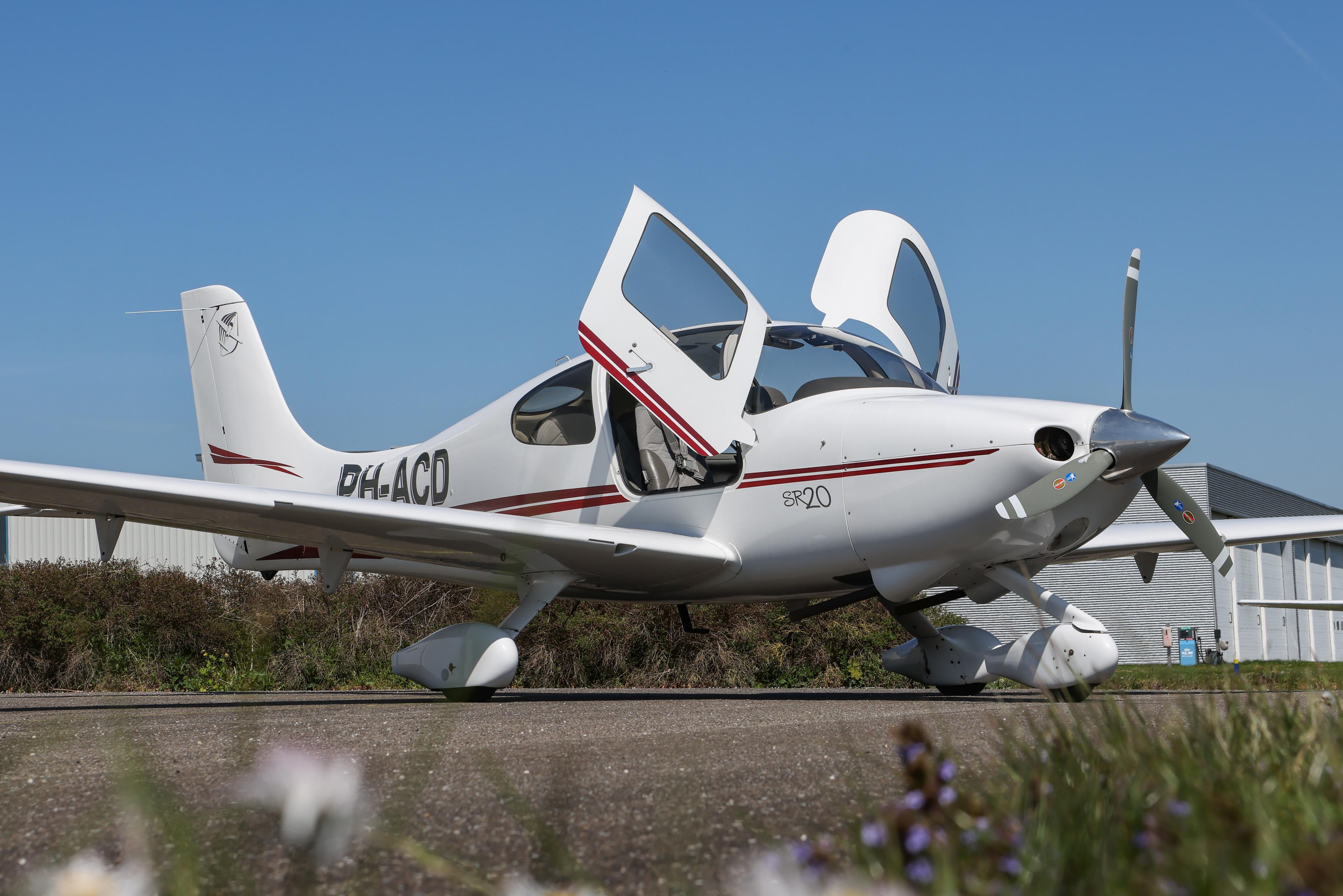 Cirrus - SR20 G1 - main photo