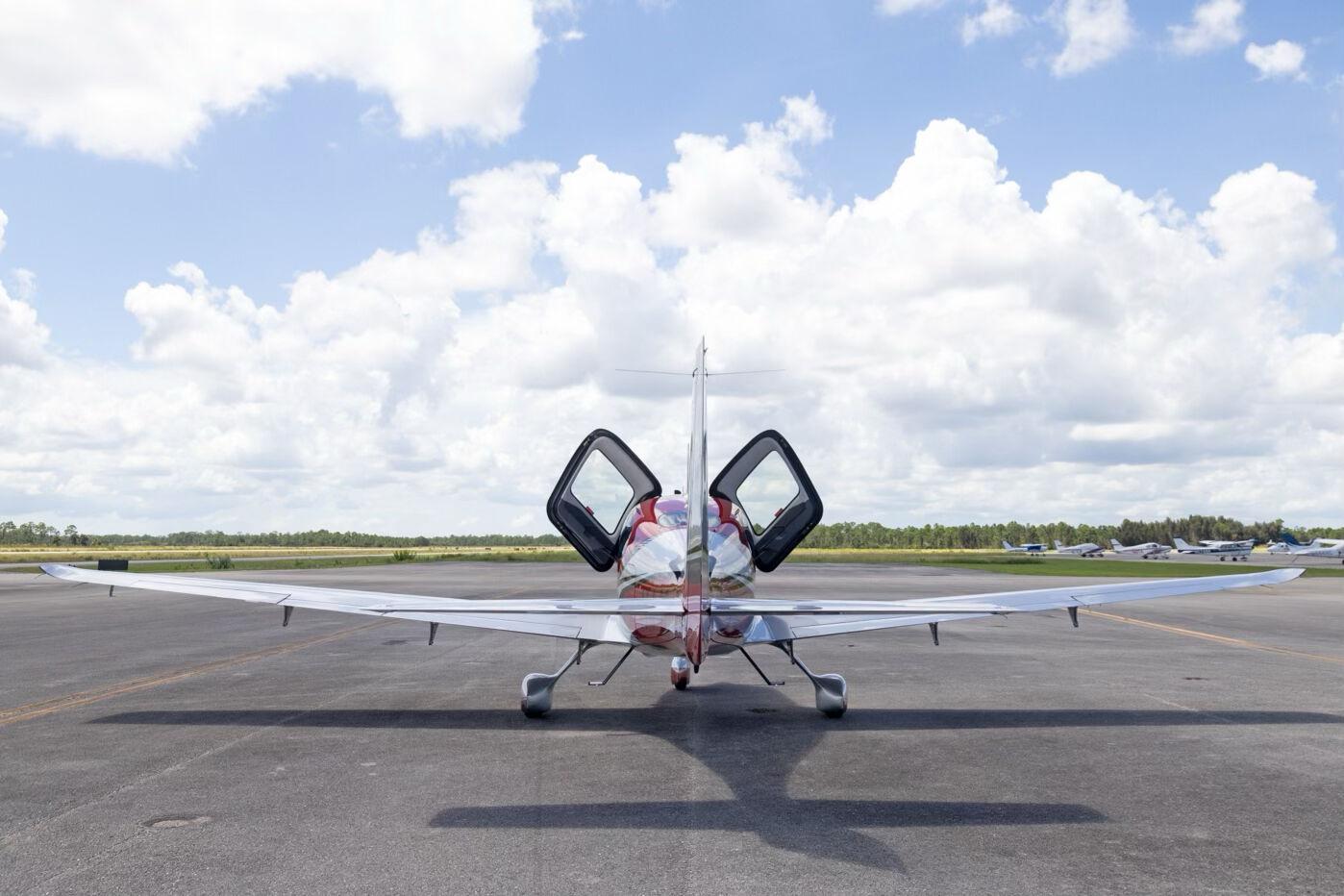 Cirrus - SR20 - main photo