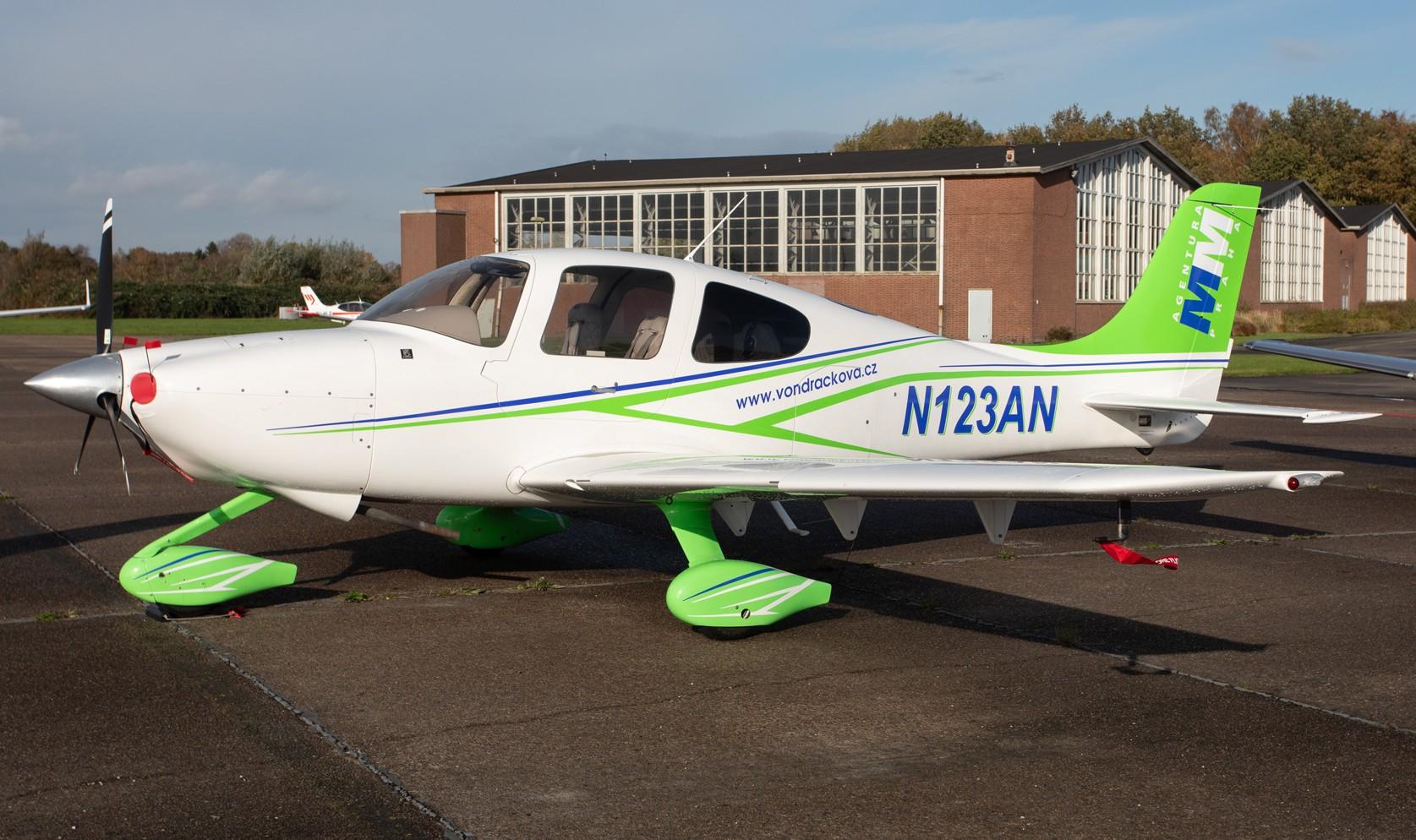 Cirrus - Cirrus SR20 - main photo