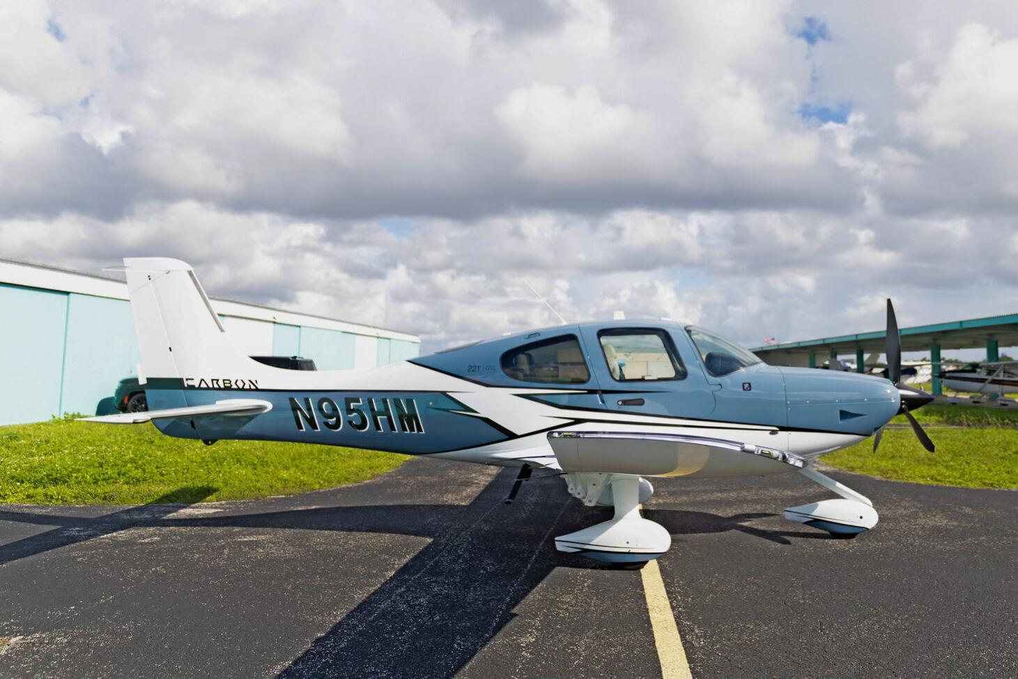 Cirrus - SR22T - main photo