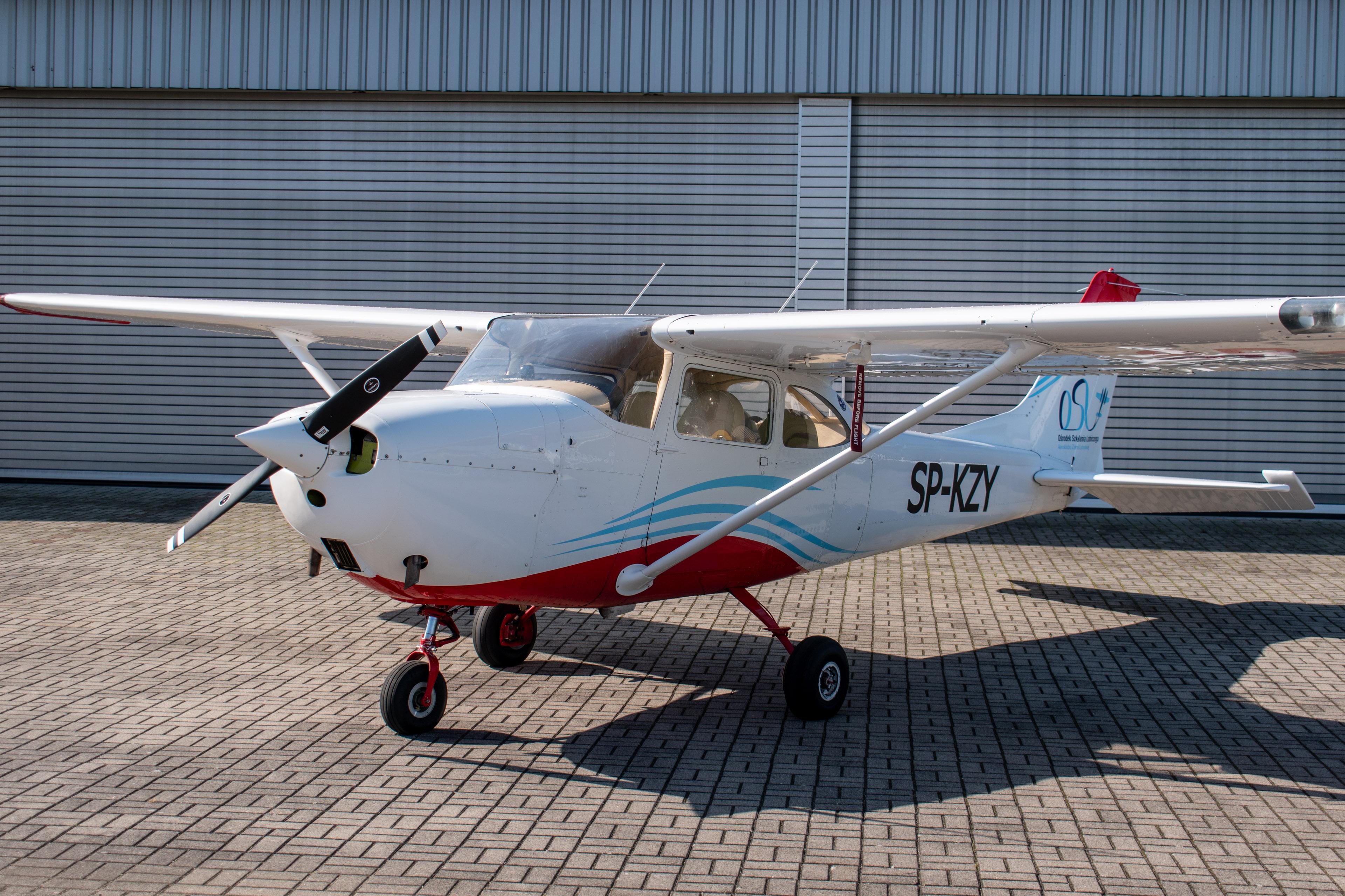 Cessna - Cessna F172H Skyhawk - main photo