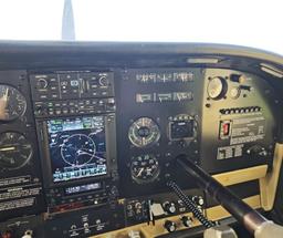 Cessna - Cessna 210L Centurion - photo 5