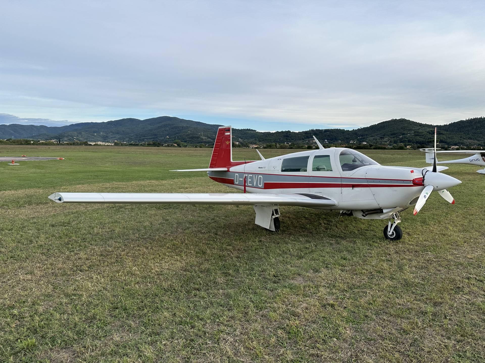 Mooney - M20J 201 - main photo