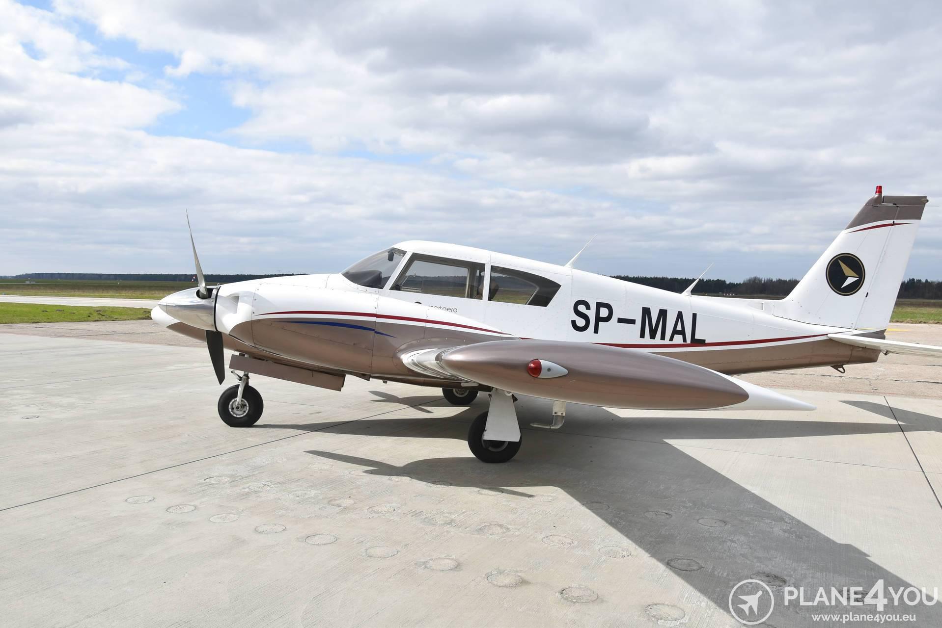 Piper - PA-30 Twin Comanche 2xG5 - main photo