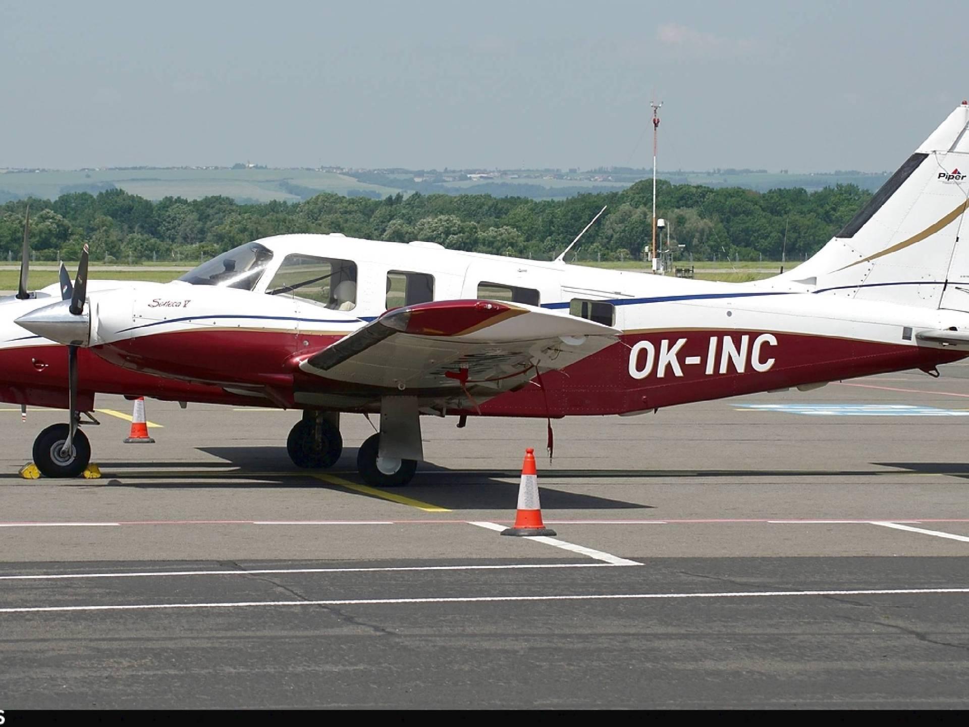 Piper - PA-34-220T Seneca V - main photo