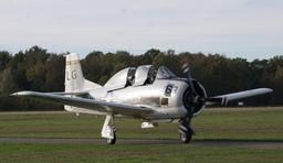 North - American T-28 Trojan B - photo 2