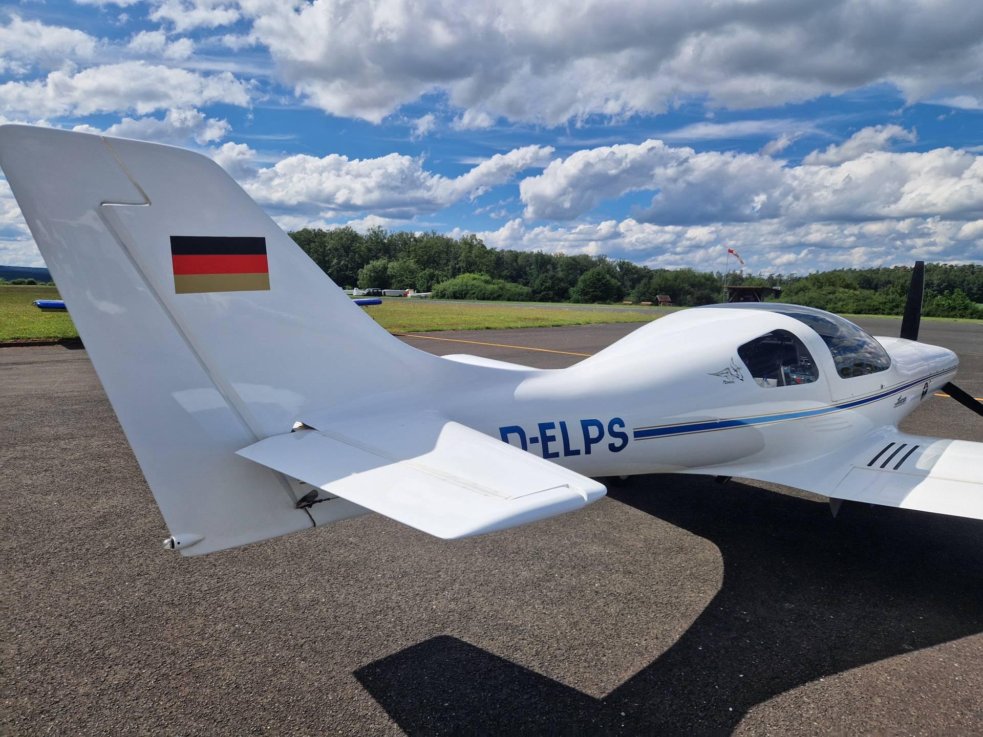 Lancair - 235 - main photo
