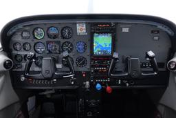 Cessna - 182 Skylane S - photo 25