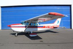 Cessna - F-172 Skyhawk N II - photo 12