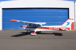 Cessna - F-172 Skyhawk N II - photo 14