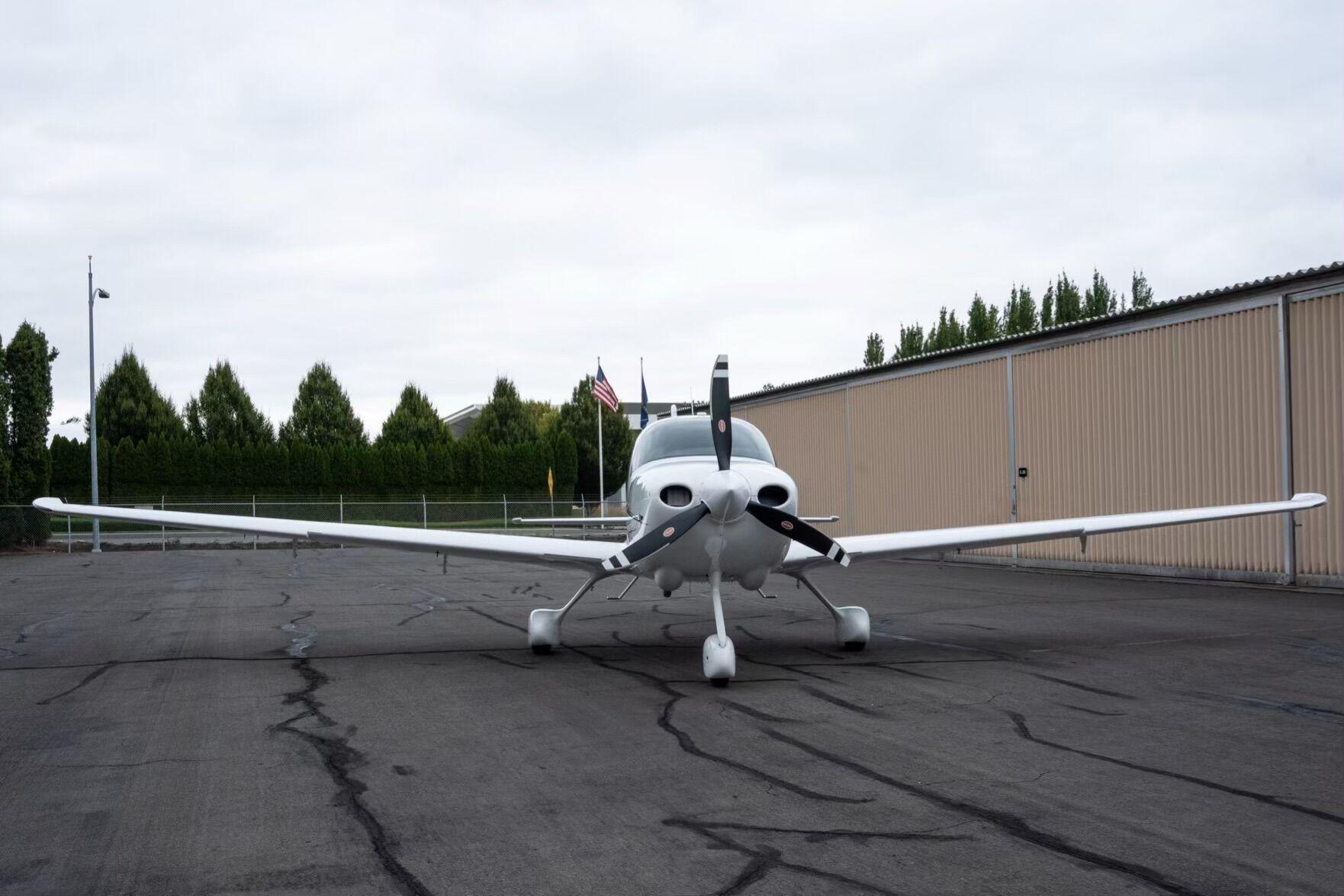 Cirrus - SR20 - main photo