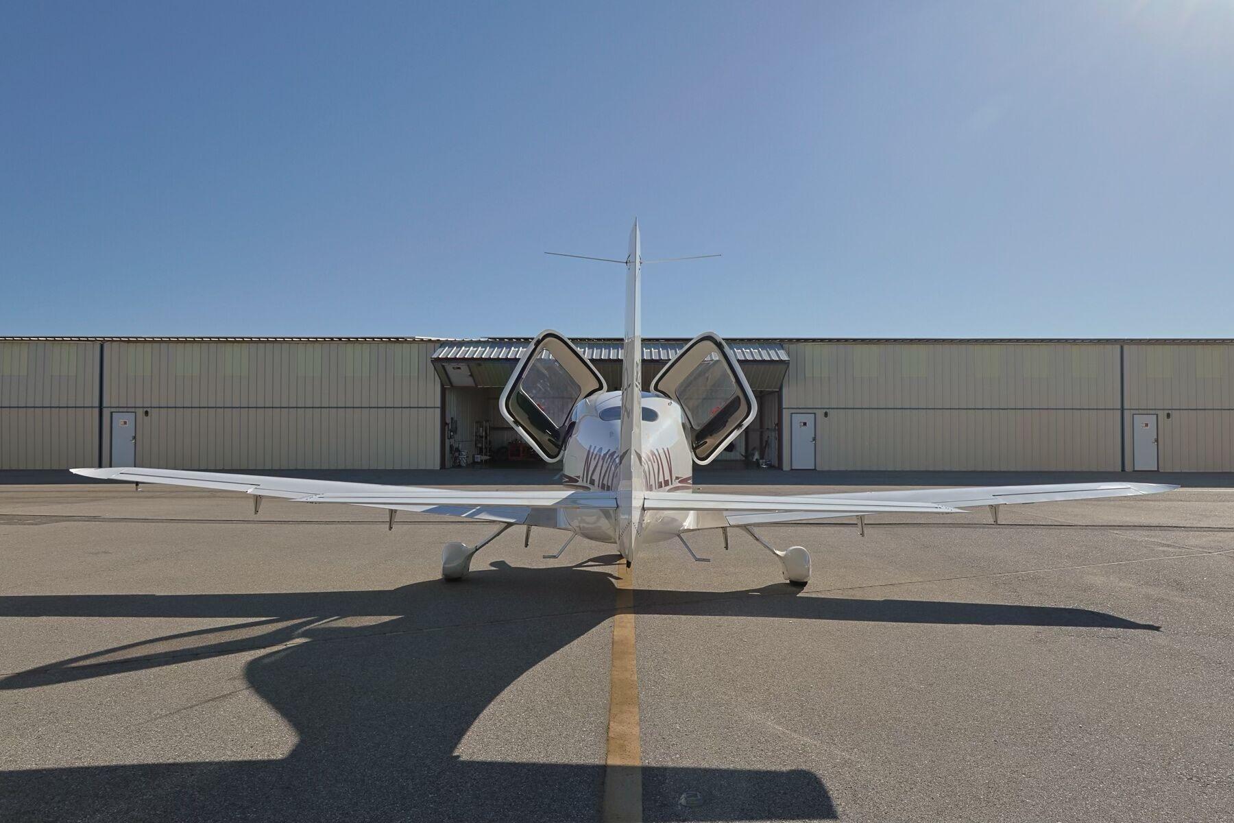Cirrus - SR20 - main photo