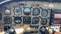Piper - Piper PA-28R-201 Arrow III - photo 8