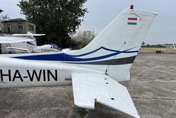 Cessna - Cessna 172R Skyhawk - photo 4