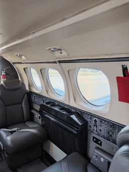 Beech/Beechcraft - Beechcraft King Air 90 - photo 4