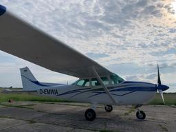 Cessna - 172 N - photo 10
