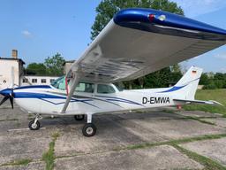 Cessna - 172 N - photo 6