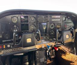 Cessna - Cessna 210L Centurion - photo 3