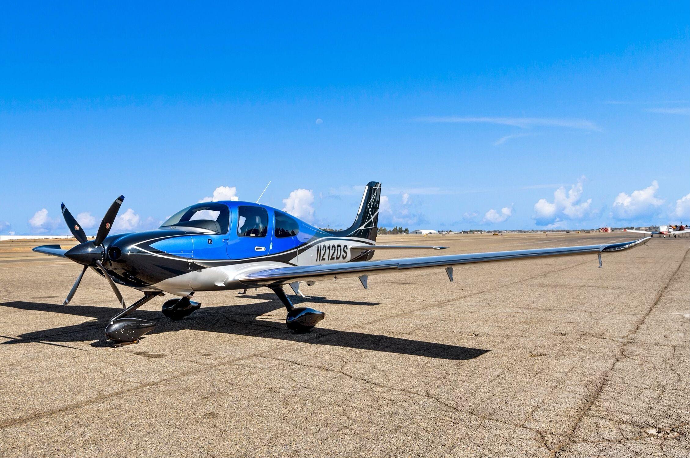 Cirrus - SR22T - main photo