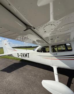 Cessna - Cessna 172R Skyhawk - photo 5