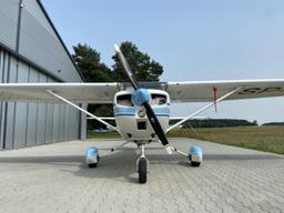 Cessna - Cessna 150M - photo 2