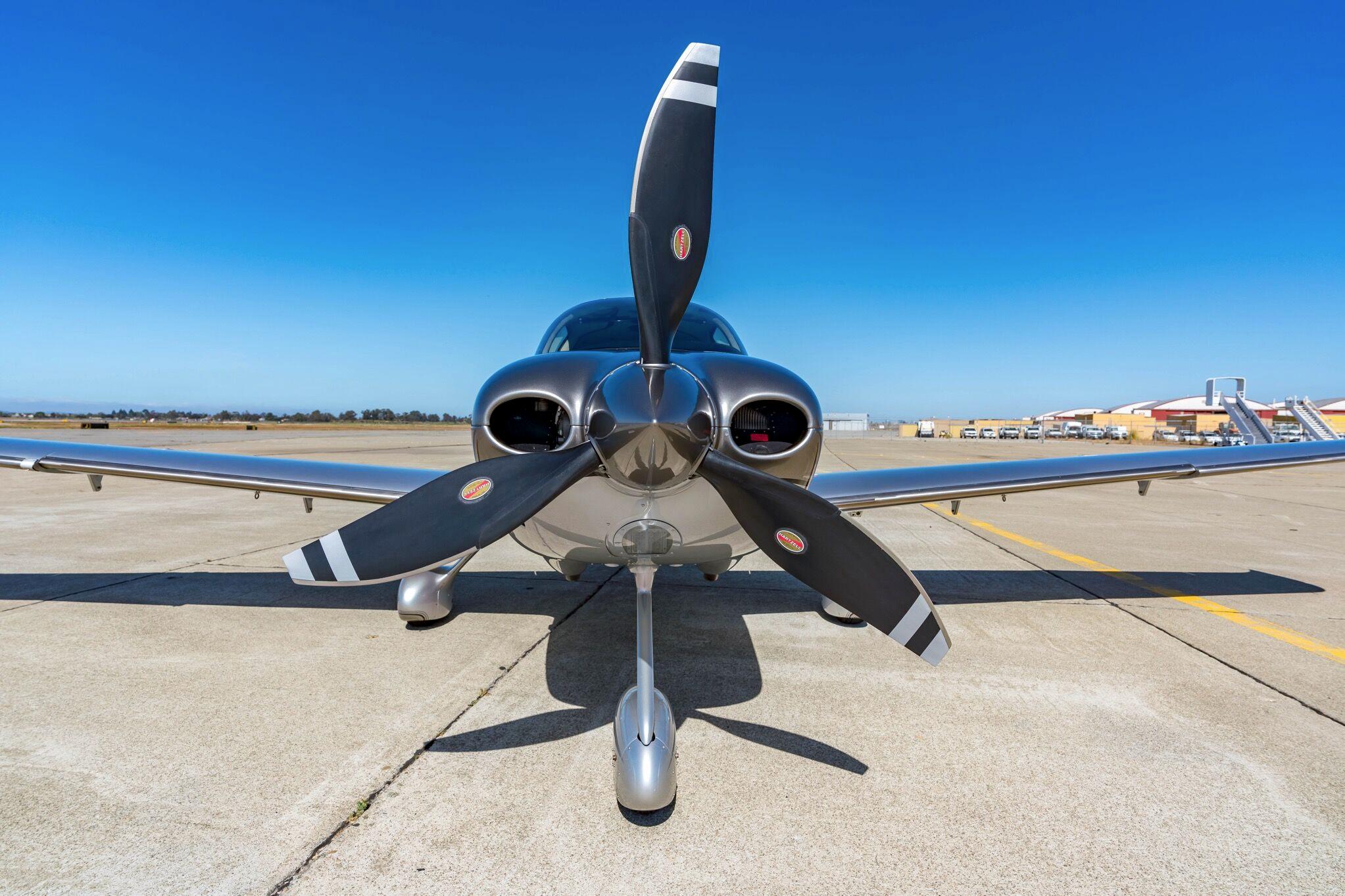 Cirrus - SR22T - main photo