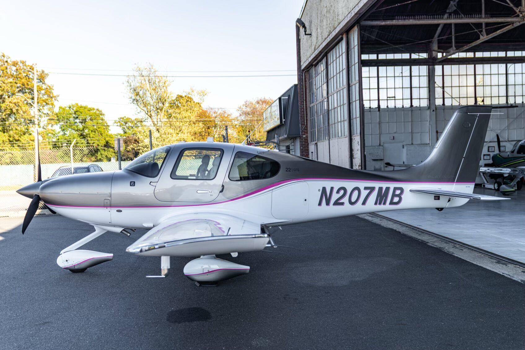 Cirrus - SR22 - main photo