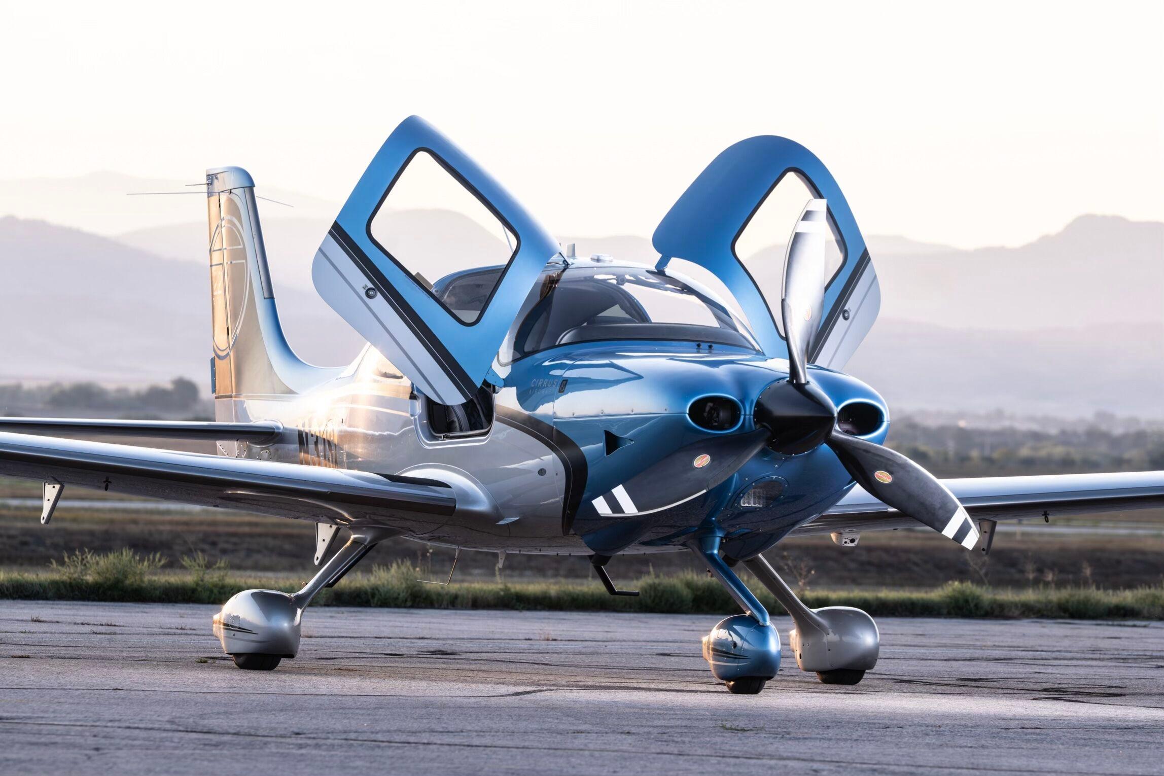 Cirrus - SR22T - main photo