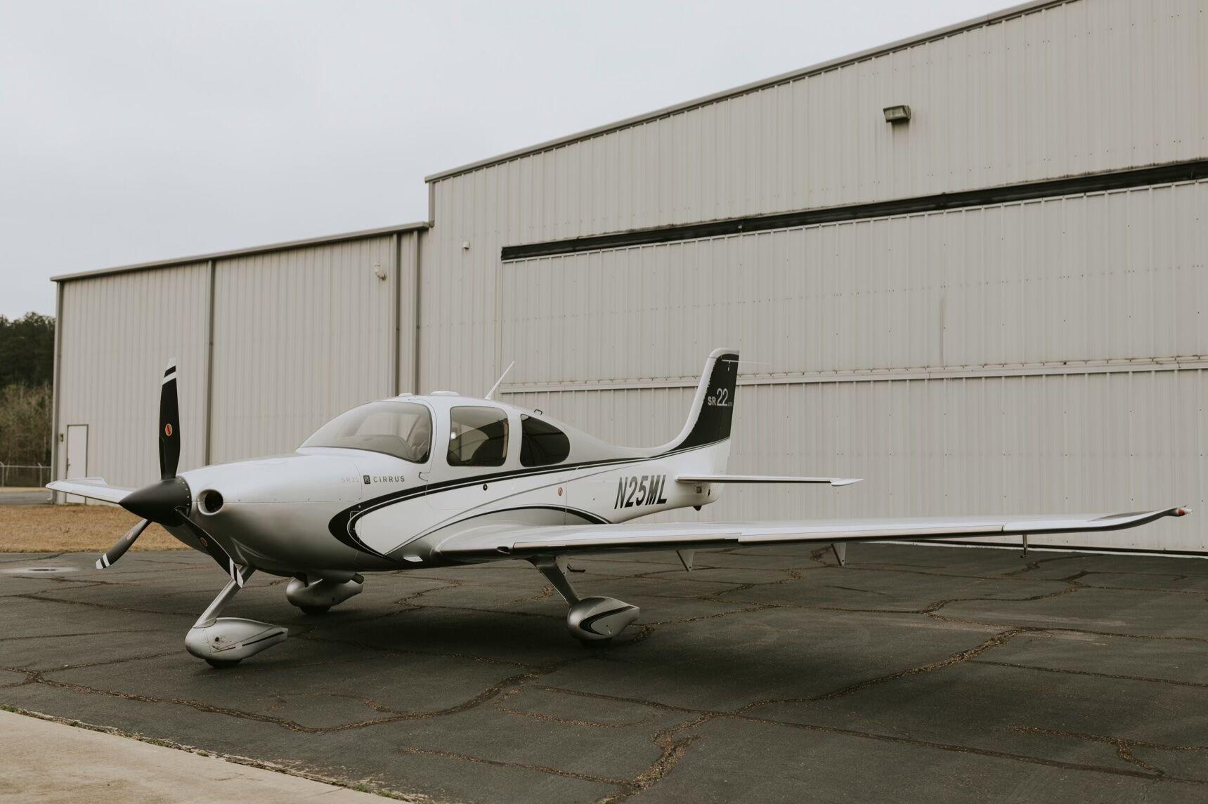 Cirrus - SR22 - main photo