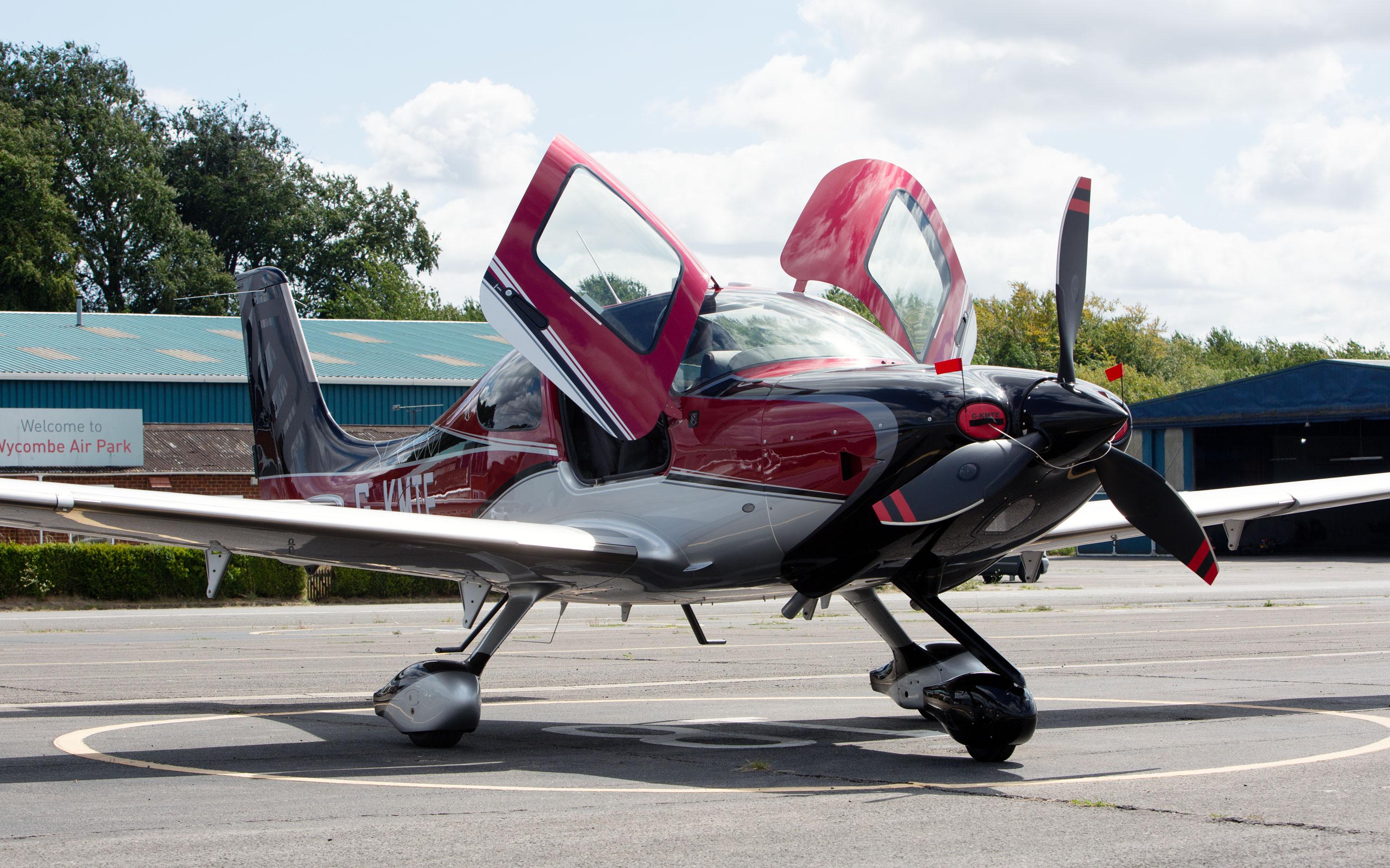 Cirrus - SR22 G6 - main photo
