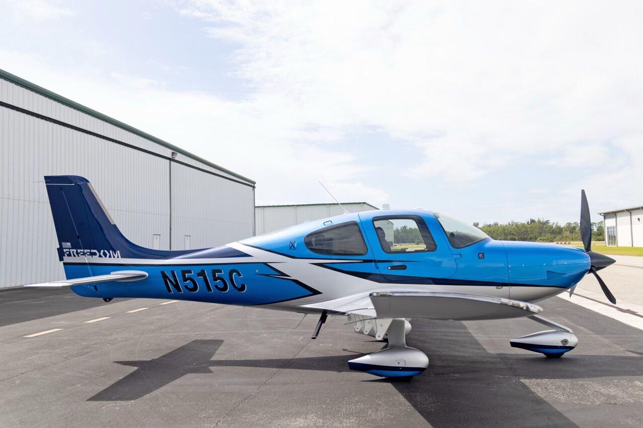 Cirrus - SR22T - main photo
