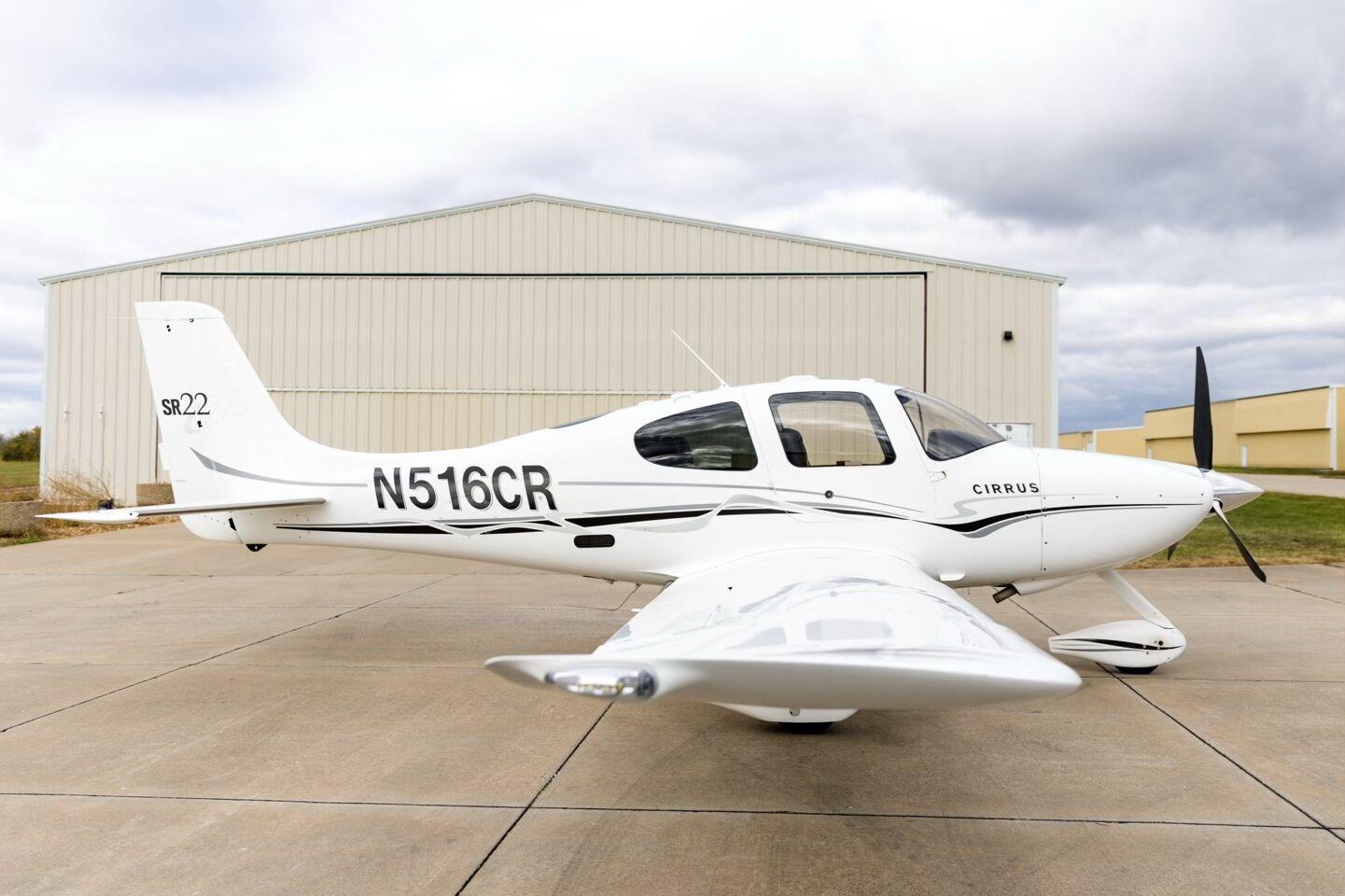 Cirrus - SR22 - main photo