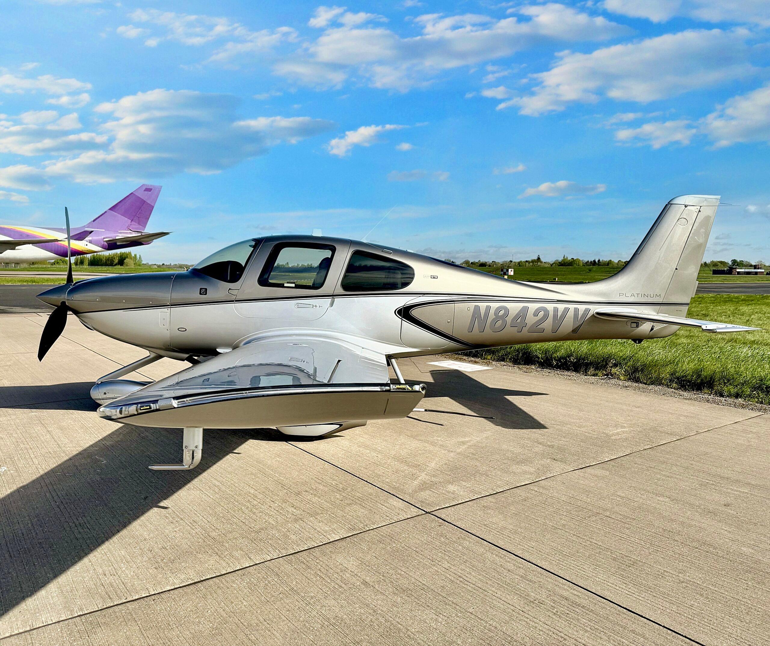 Cirrus - SR22T - main photo