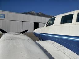 Cessna - Cessna 402B - photo 9