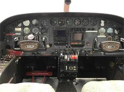 Cessna - Cessna 402B - photo 4