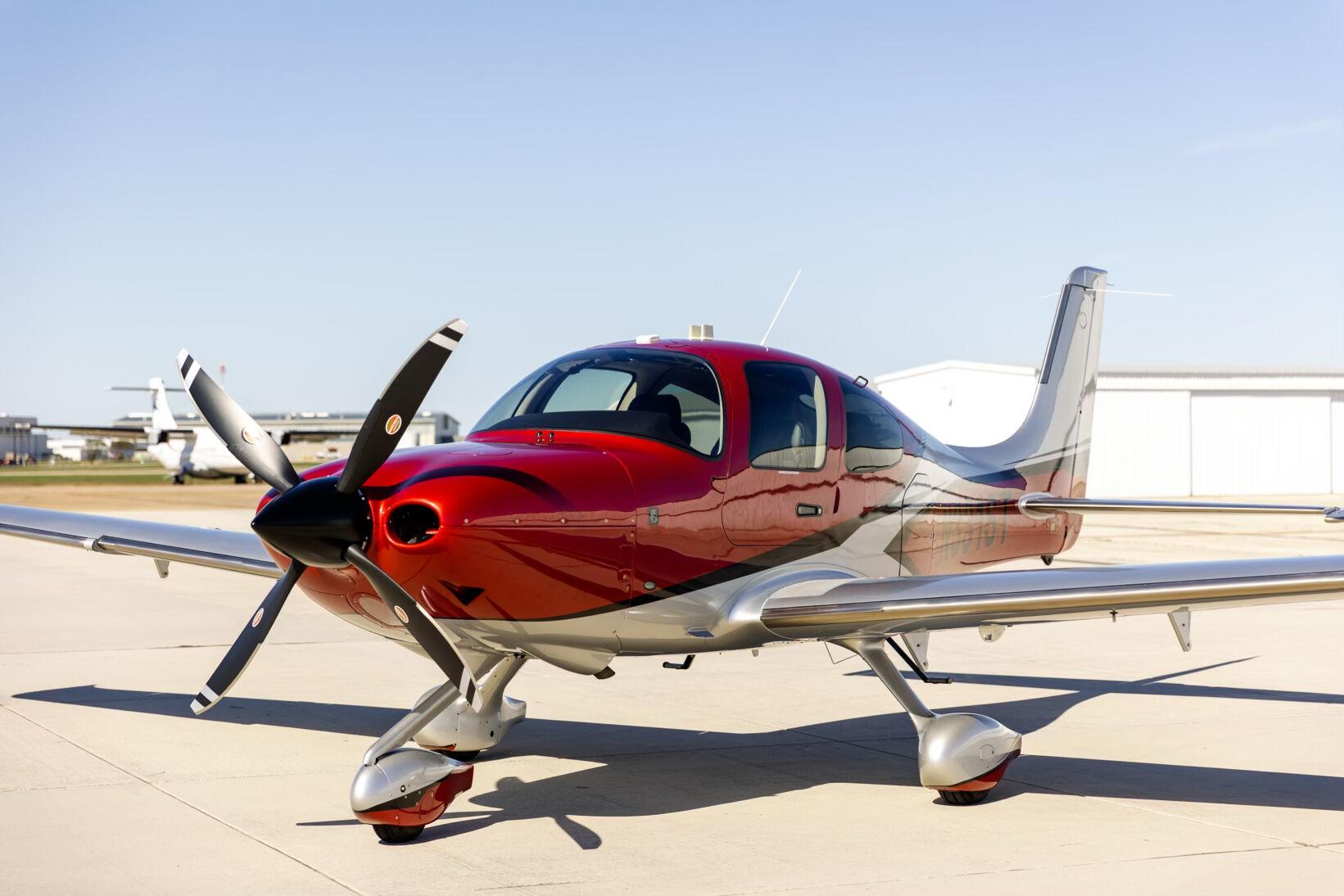 Cirrus - SR22T - main photo