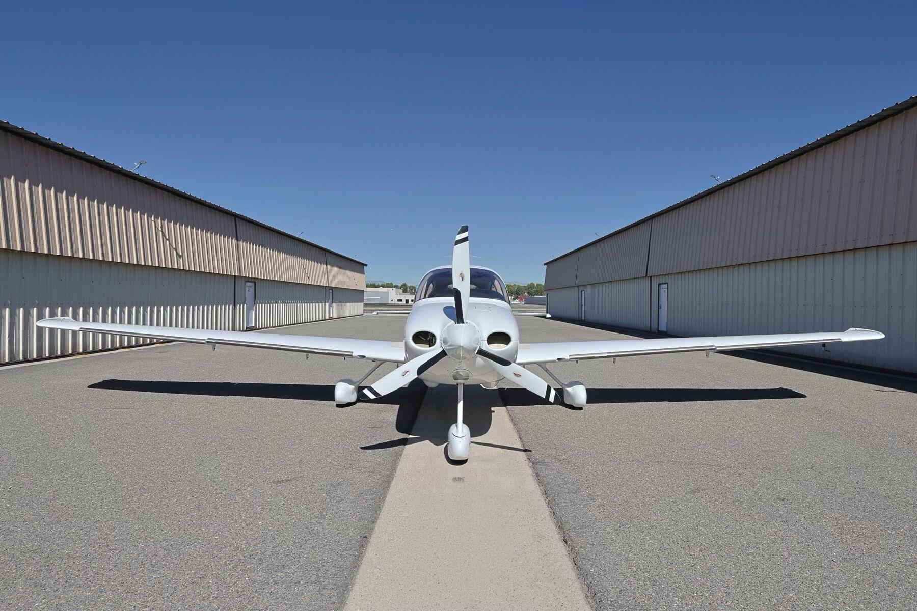 Cirrus - SR22 - main photo