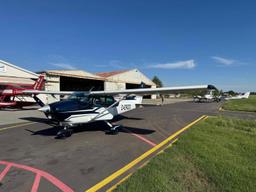 Cessna - Cessna 182 Skylane - photo 1